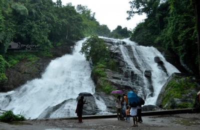 chapra falls between Athirapally and Vazhachal